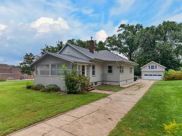 323 Sunset Rd, Waterloo, IA 50701