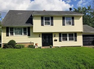 25 Winthrop Rd, Somerset, NJ 08873
