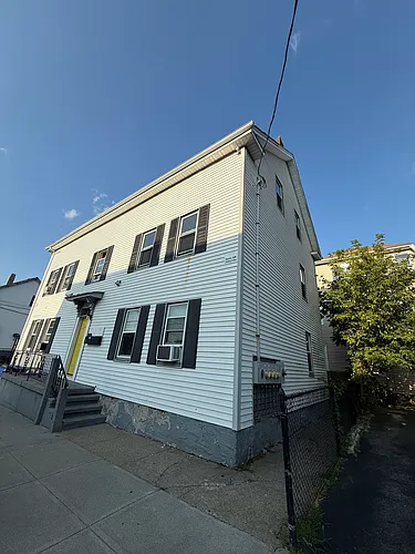 250 John St #1S Photo 1