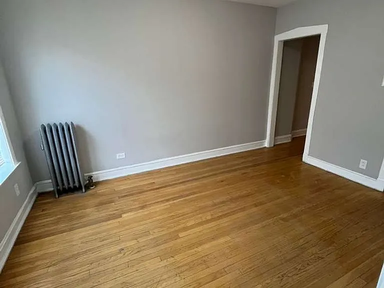 SPACIOUS 2 BEDROOM APARTMENTS AVAILABLE — Photo 12