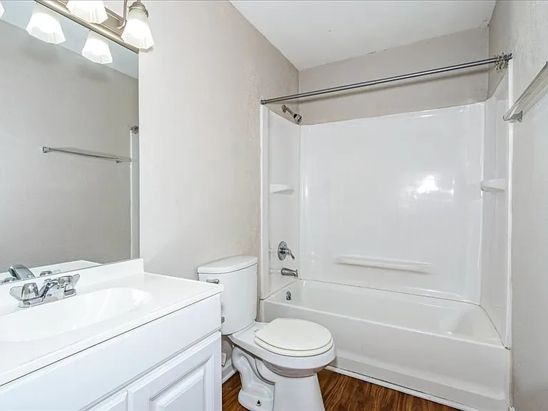 2201 Walden Dr #DRIVEA2 — Photo 8