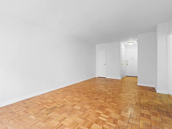5th image of 200 E 15th St APT 3J