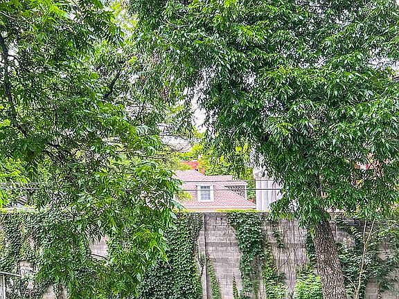3rd image of 635 Chautauqua Ave