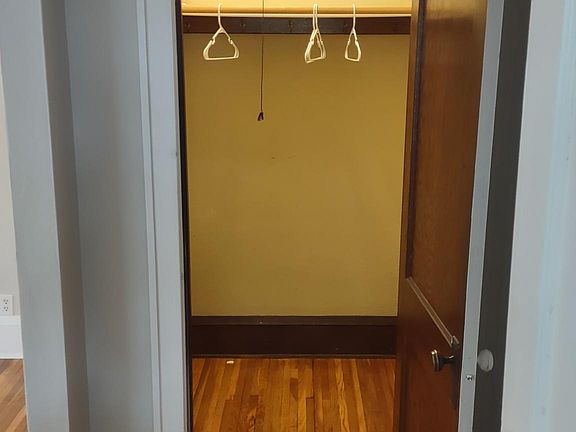 5th image of 874 Dayton Ave
