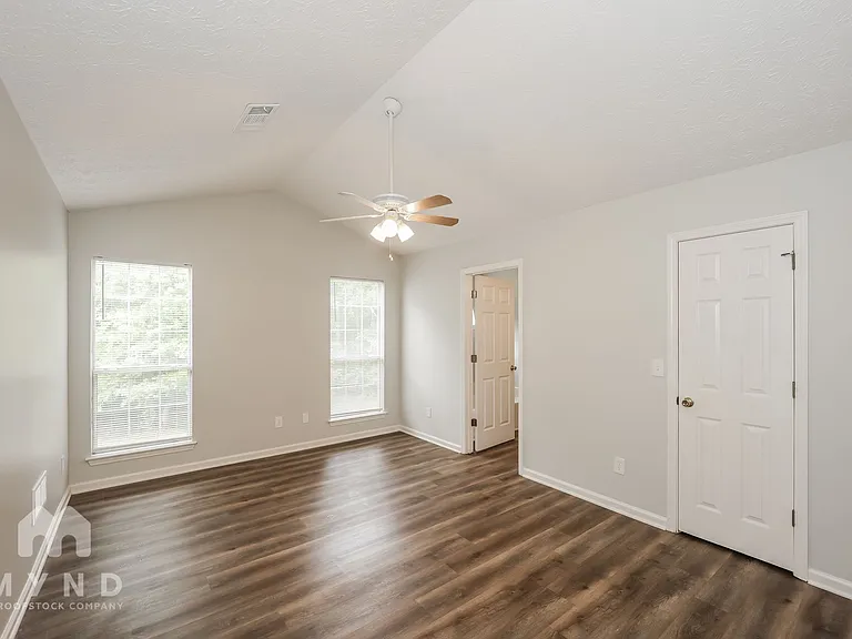 106 Bay Court Dr — Photo 4