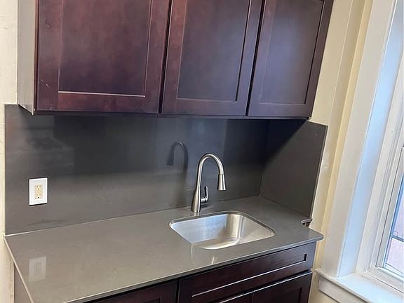 4th image of 113 N 9th St APT 2