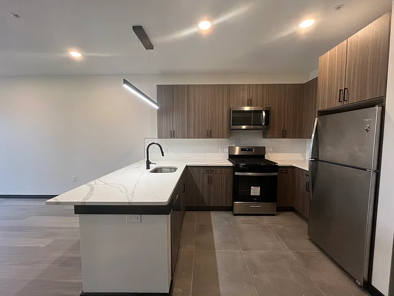 130-132 Mallory Ave #307 — Photo 2