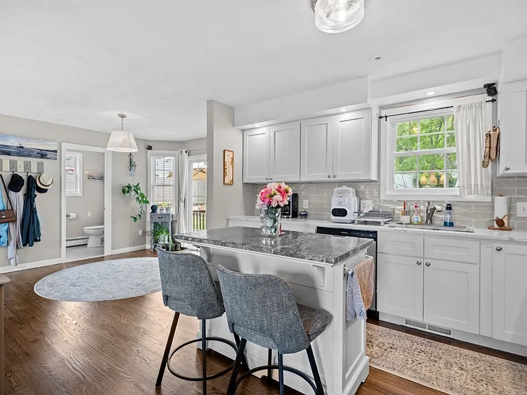 44 Dion Ave — Photo 8