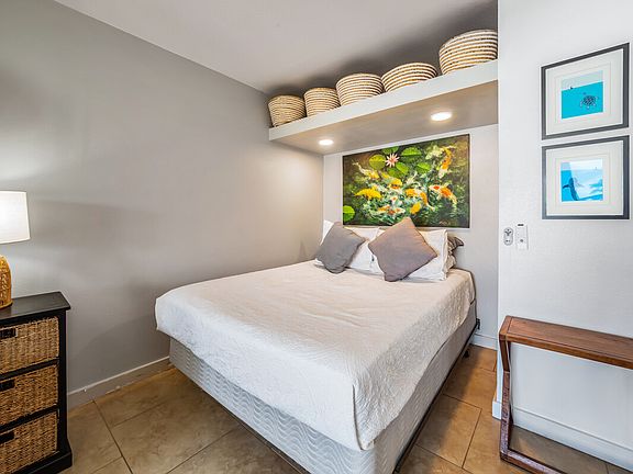 3rd image of 75-5776 Kuakini Hwy APT 341