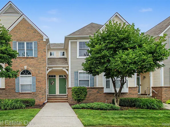 2202 Paradise Trl, Oxford, MI 48371