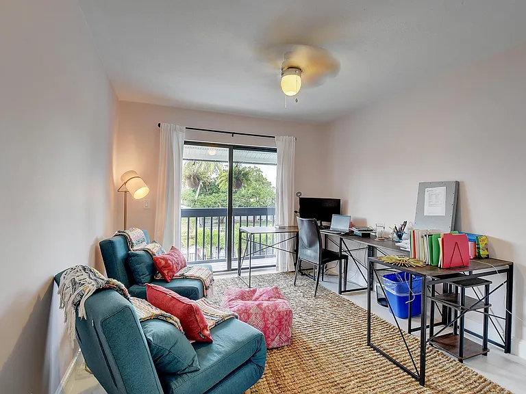 399 SW 15th St — Photo 36