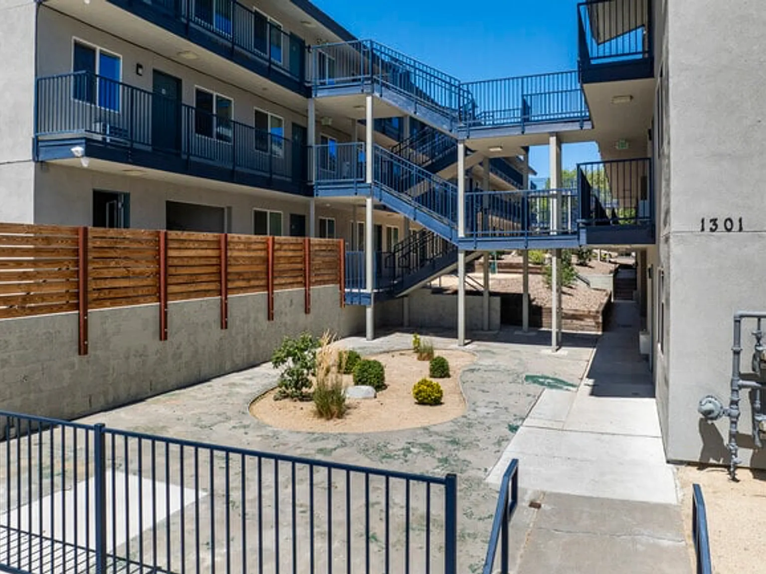 Stardust Apartments — Photo 1