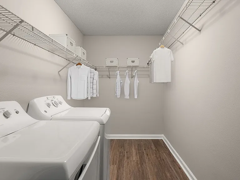 C242920_Sirona_160_CLOSET_AND_WD_03_VS
