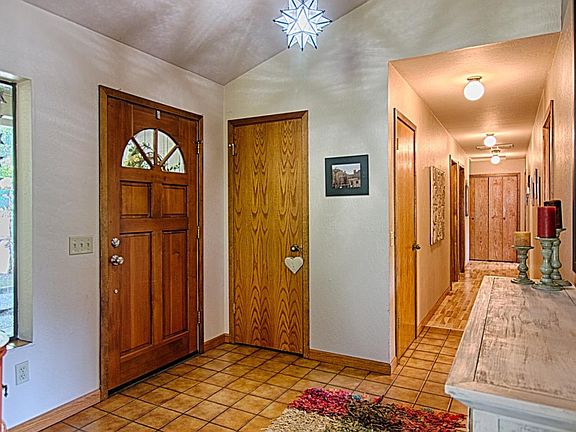 4th image of 245 Eleana Dr