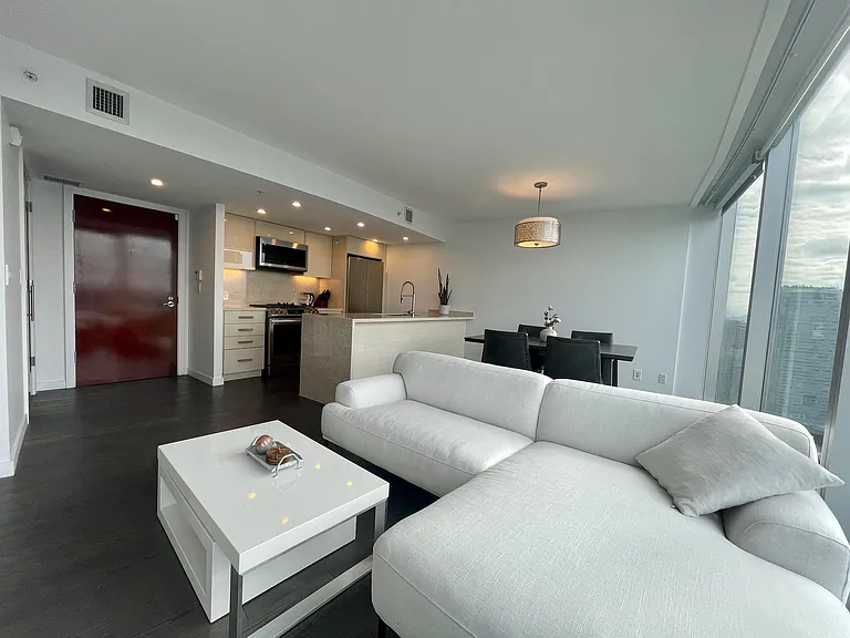 938 Nelson St — Photo 9