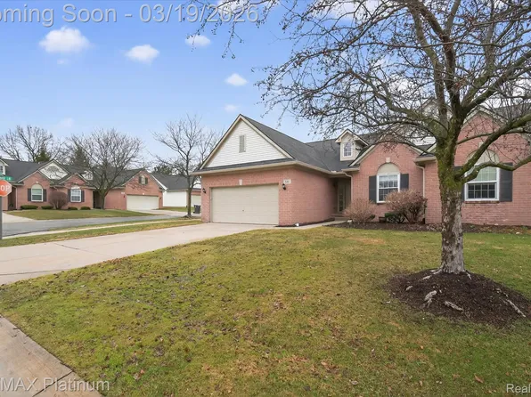 501 Snowfall Ct, Howell, MI 48843