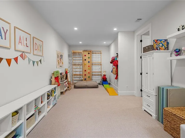 1381 Wessyngton Rd NE — Photo 54