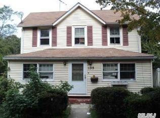 135 5th Ave, Bay Shore, NY 11706
