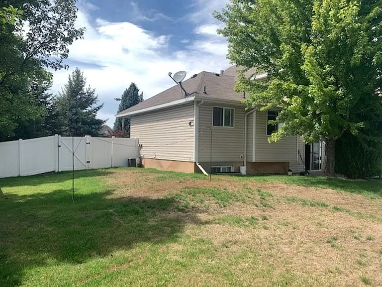 1010 N 3575 W — Photo 14