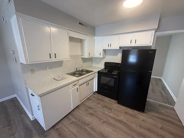 710 W Cunningham Dr #1 — Photo 5