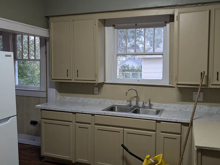 2220 Glenwood Dr — Photo 3