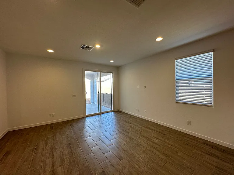 3228 W Morning Vista Ln — Photo 7