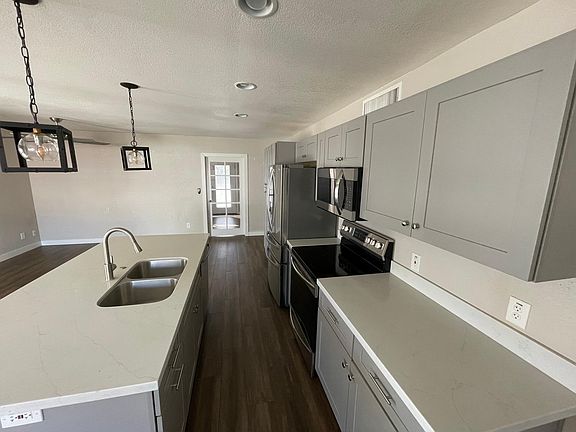 5th image of 1207 E Canterbury Dr