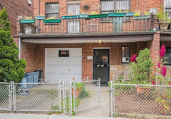 4th image of 5348 82nd St