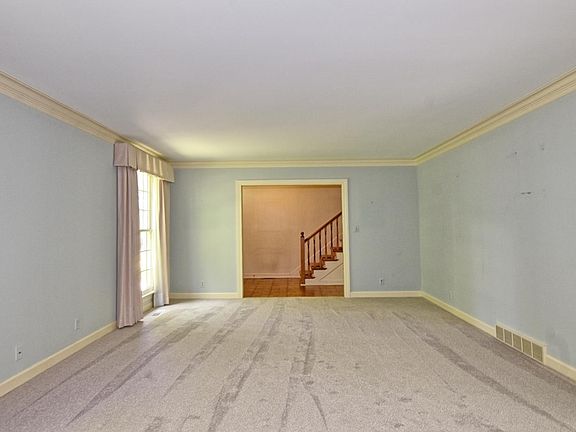 3rd image of 4007 Fairfax Rd