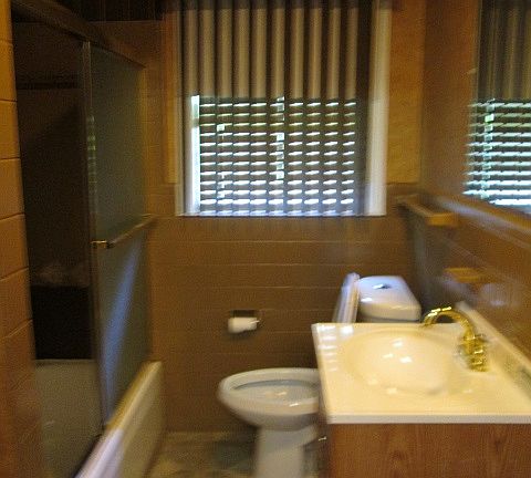 3rd image of 1320 Glen Ave