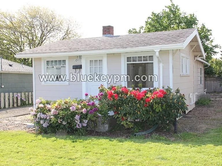 10911 SE Myrtle St — Photo 3
