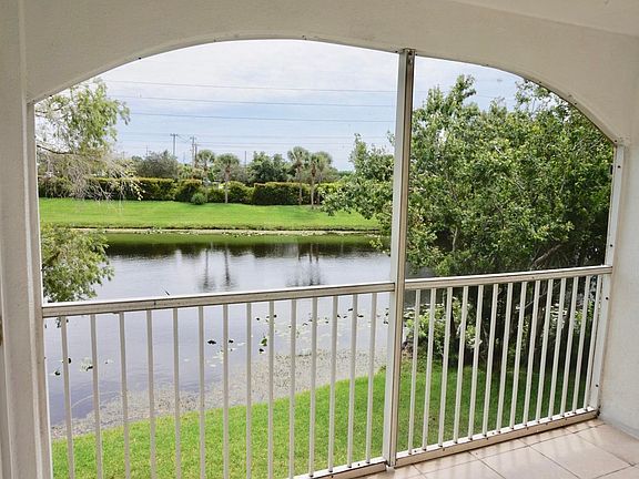 4th image of 815 W Boynton Beach Blvd APT 4-206
