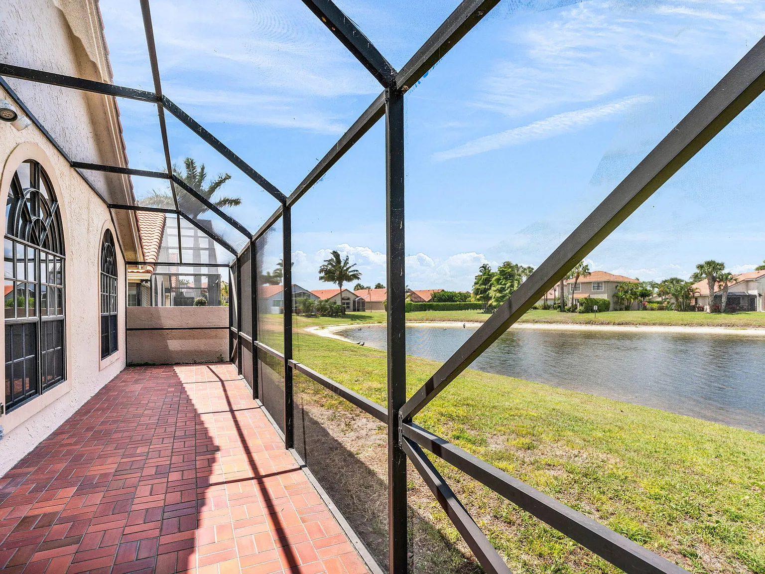 3 bed, 2.0 bath, 1837 sqft, $3,195 — Photo 3