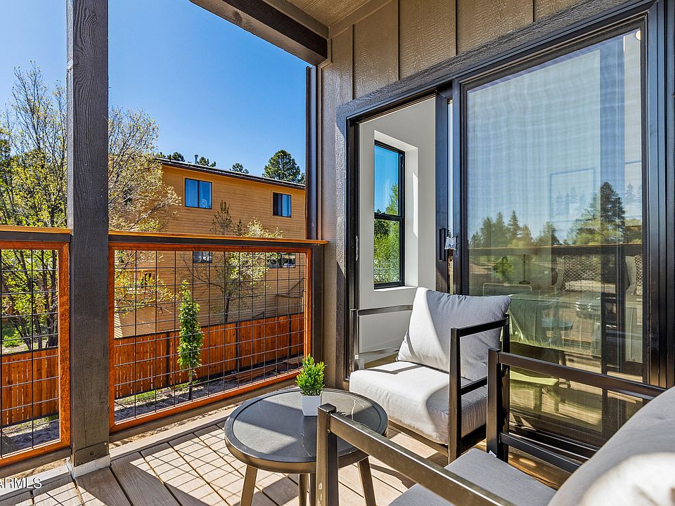 1st image of 302 W OAK Avenue #4