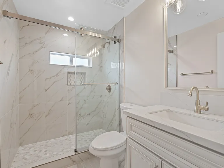 1195 Georgia St — Photo 11