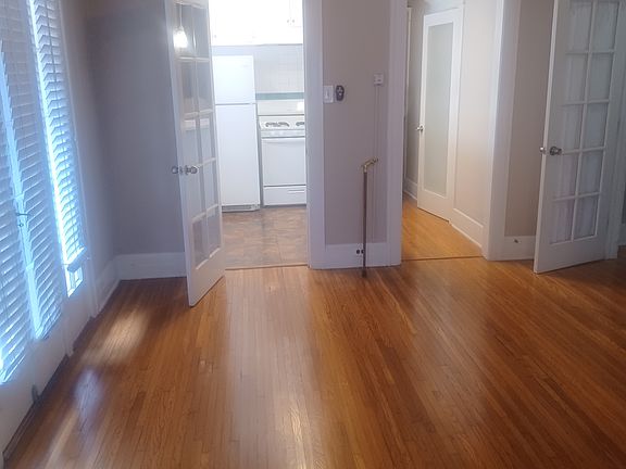 4th image of 1727 N Alexandria Ave