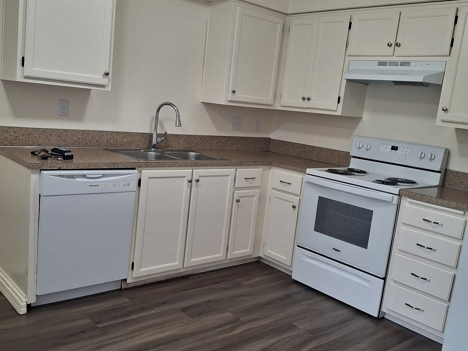 GRAND OAK APARTMENTS — Photo 4