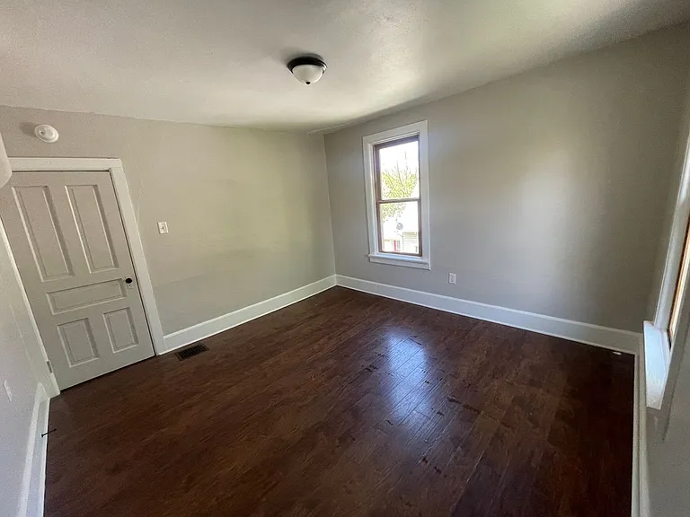 526 Dennis St — Photo 7
