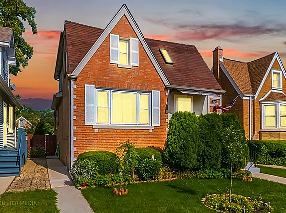 3rd image of 3025 N Olcott Ave
