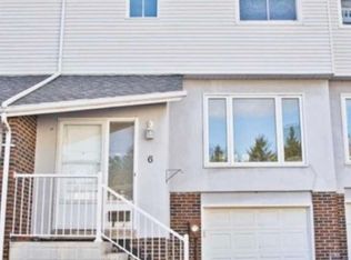 301 Garden St #6, Whitby, ON L1N 3W3