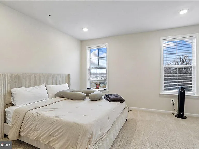 10800 Blanton Way — Photo 22