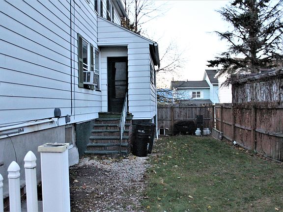 2nd image of 60 Hayes Ln