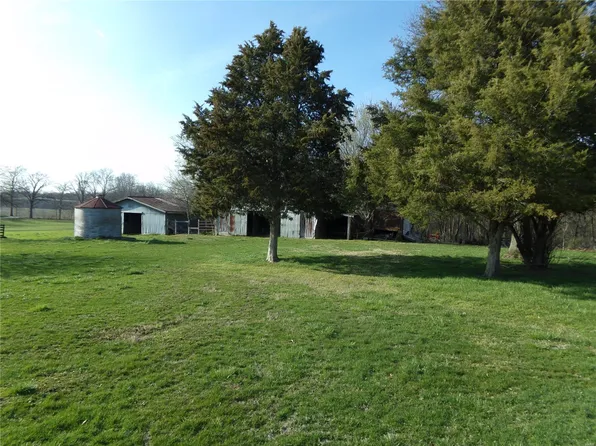 2504 Peony Rd, Coulterville, IL 62237