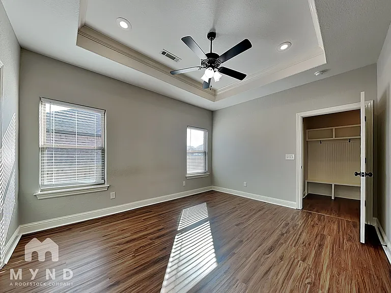 550 Captain Hopkins St — Photo 9