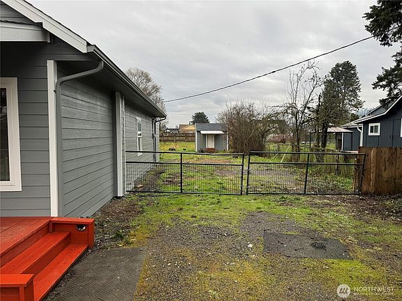 3rd image of 204 2nd Ave Avenue N