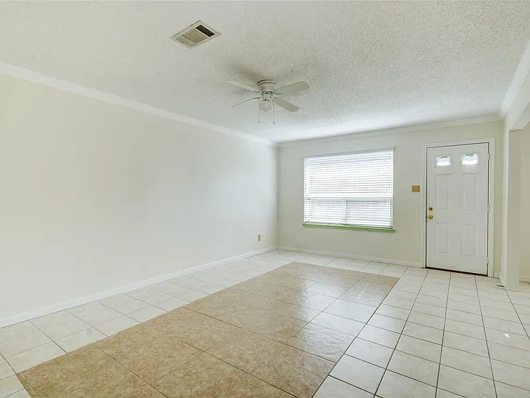2114 Greenbriar Colony Dr — Photo 6