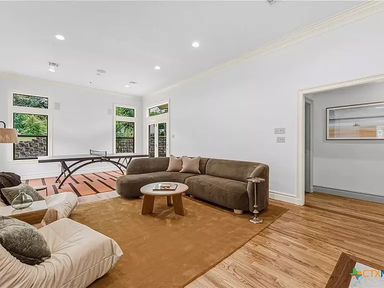 3201 Edward Dr — Photo 35