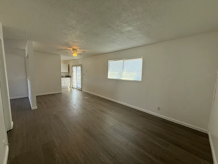 20237 Mulberry St — Photo 4