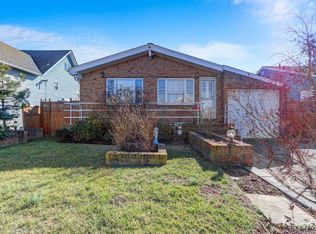 87 Ray St, Freeport, NY 11520