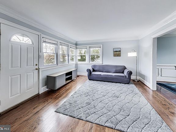 3rd image of 6933 Westhampton Dr